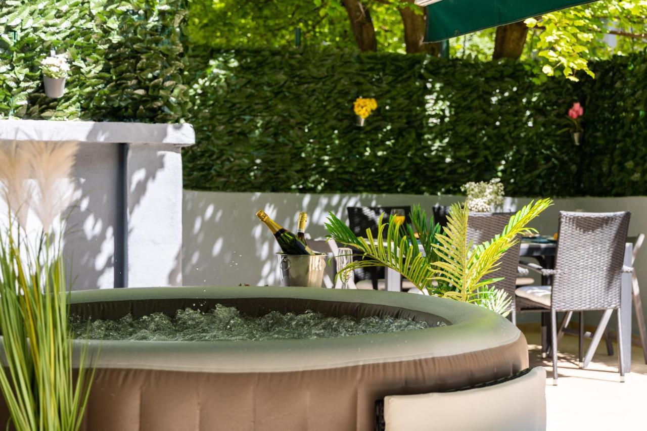Oasis Luxury Apartment With Terrarce And Jacuzzi สปลิท ภายนอก รูปภาพ
