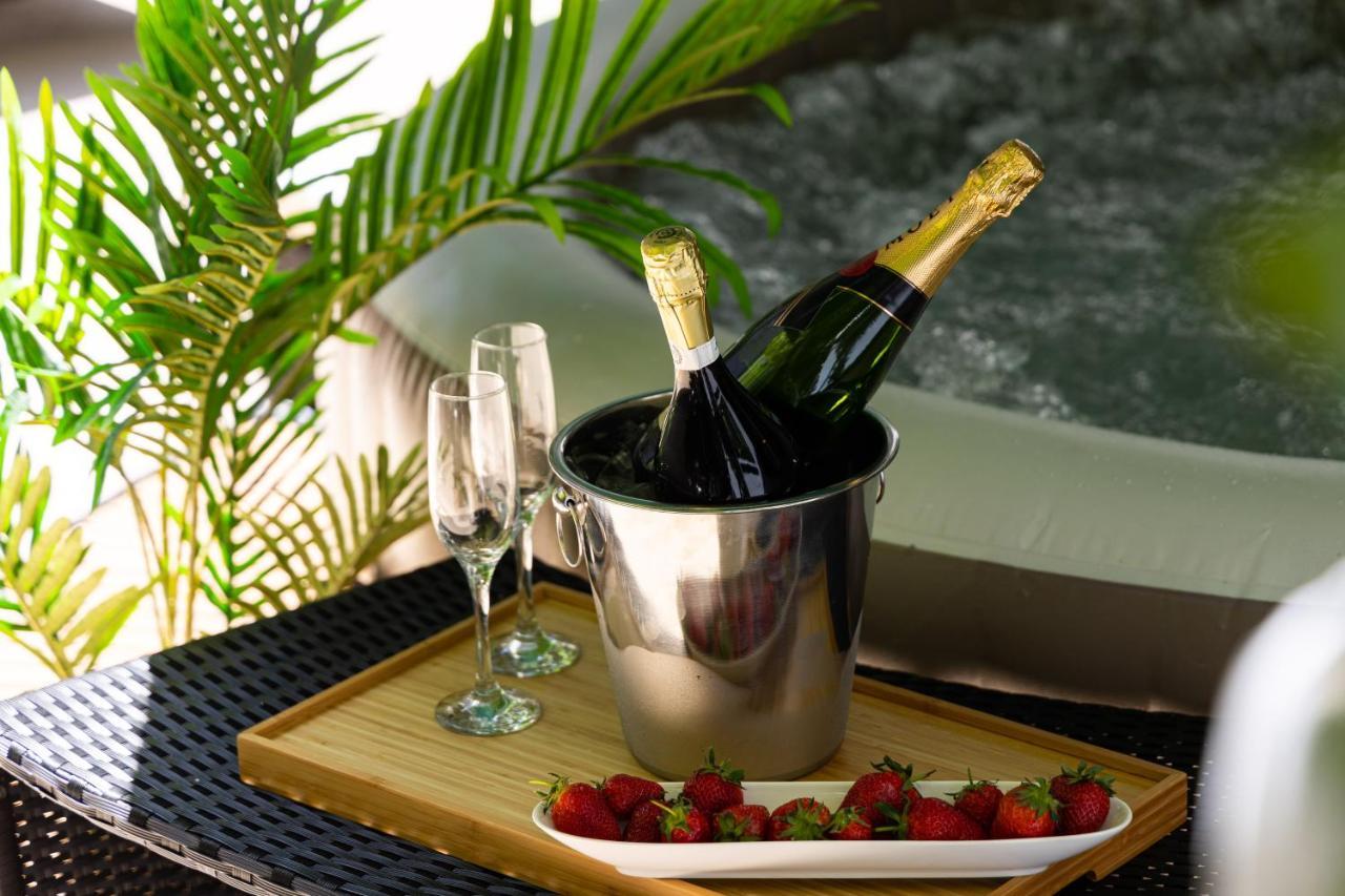 Oasis Luxury Apartment With Terrarce And Jacuzzi สปลิท ภายนอก รูปภาพ
